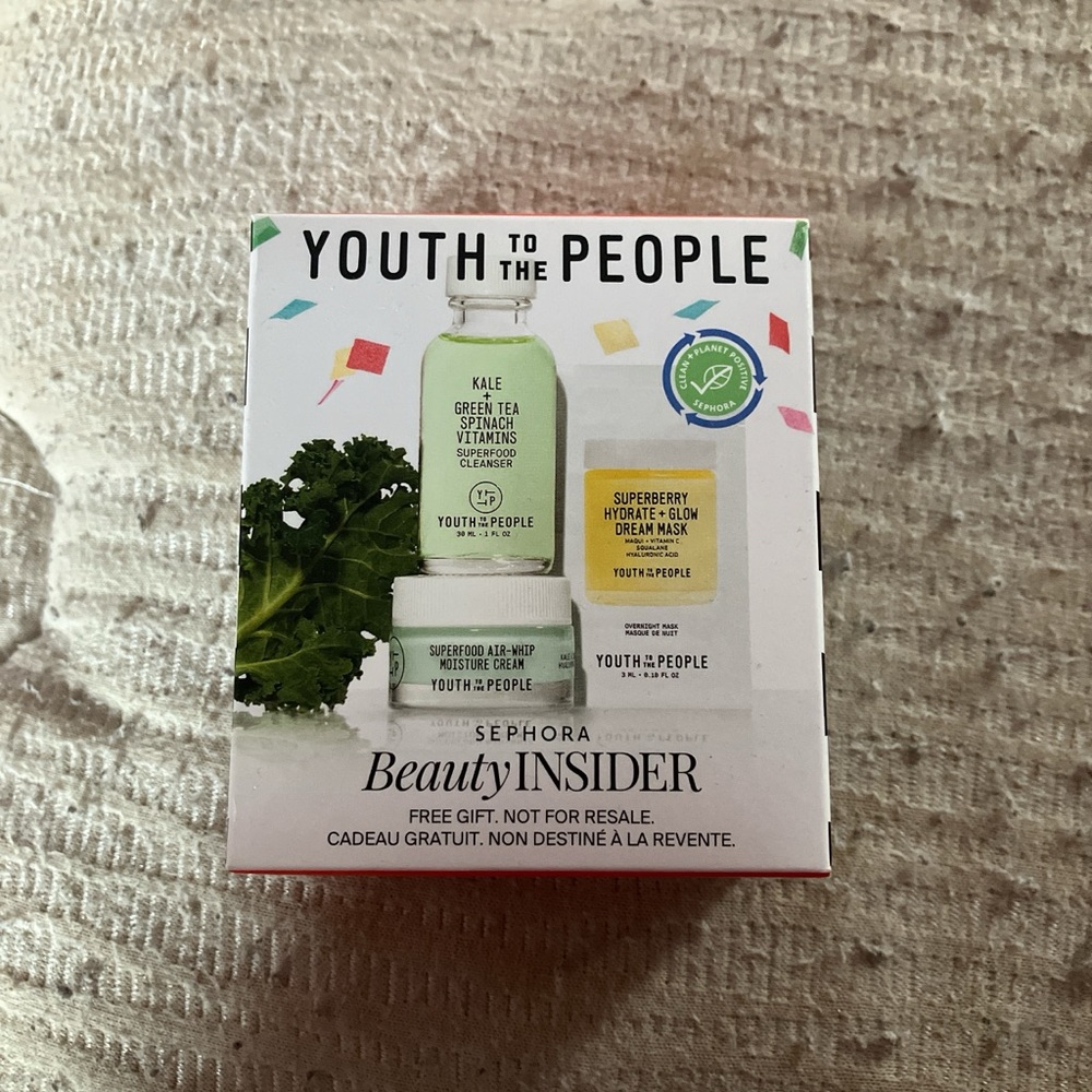 Youth to the People Skincare Set - Green and White